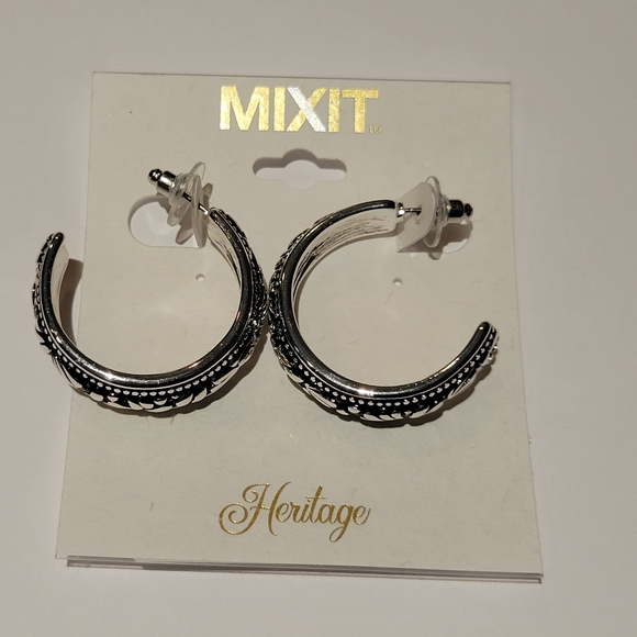 Mixit Heritage Hoop Earrings - Picture 4 of 7
